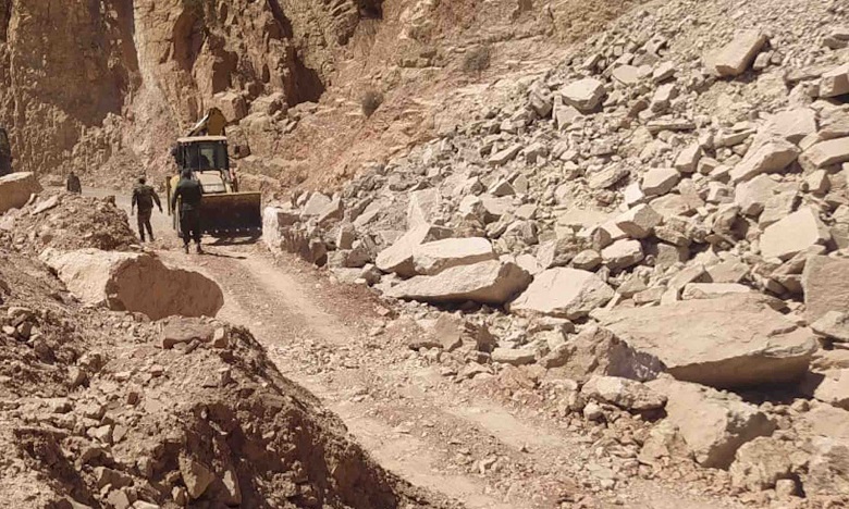 Séisme d'Al Haouz : vastes opérations de dégagement des routes à Taroudant